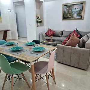 Apartment Luxury Family House With Garden View, Casablanca